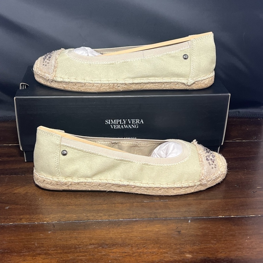 NIB NWT simply Vera Vera wang honey crisp flats